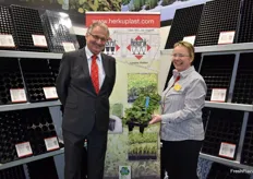 Bernhard Aichele and Sabine Zander at the booth of Herkuplast. The company supplies Traylers for young plants at home and abroad.